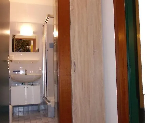 Hemlock, Mit Balkon Daire Goslar