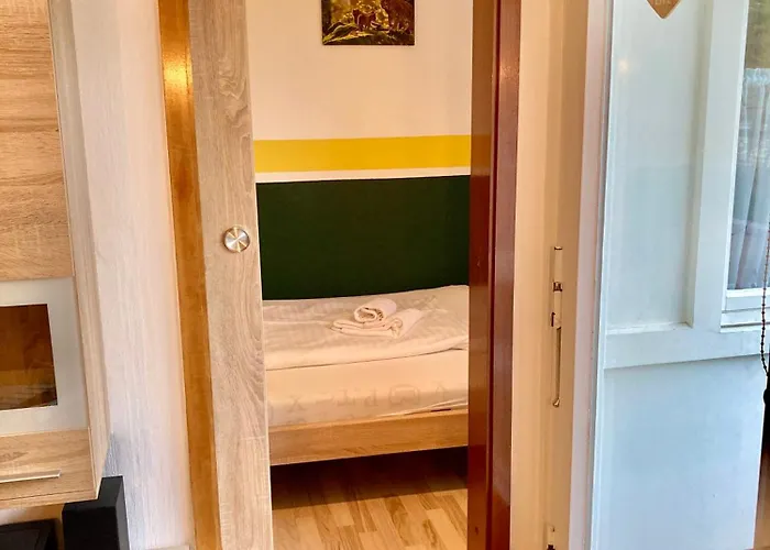 Daire Hemlock, Mit Balkon