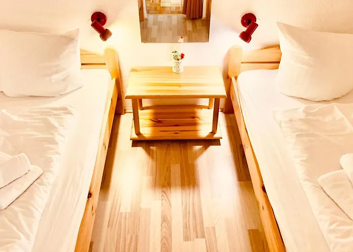 Daire Hemlock, Mit Balkon *